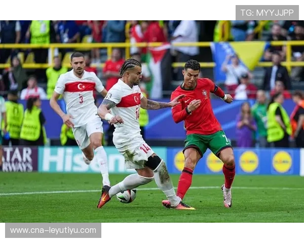 C罗父亲生日派对合照曝光，家族感情流露