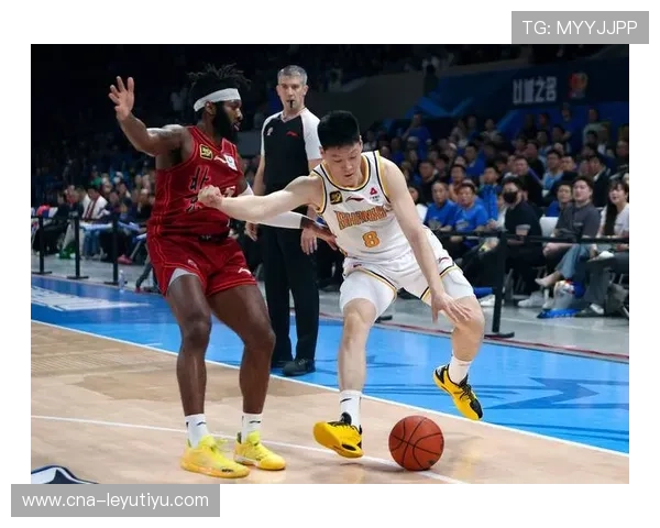 CBA北京后场封盖转为快攻稳稳拿下三分，展现无与伦比的篮球智慧